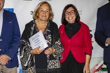 Los farmaceúticos de Las Palmas reconocen a las teldenses Pino Oliva y Mercedes Martín por sus 50 años de colegiada/TA.